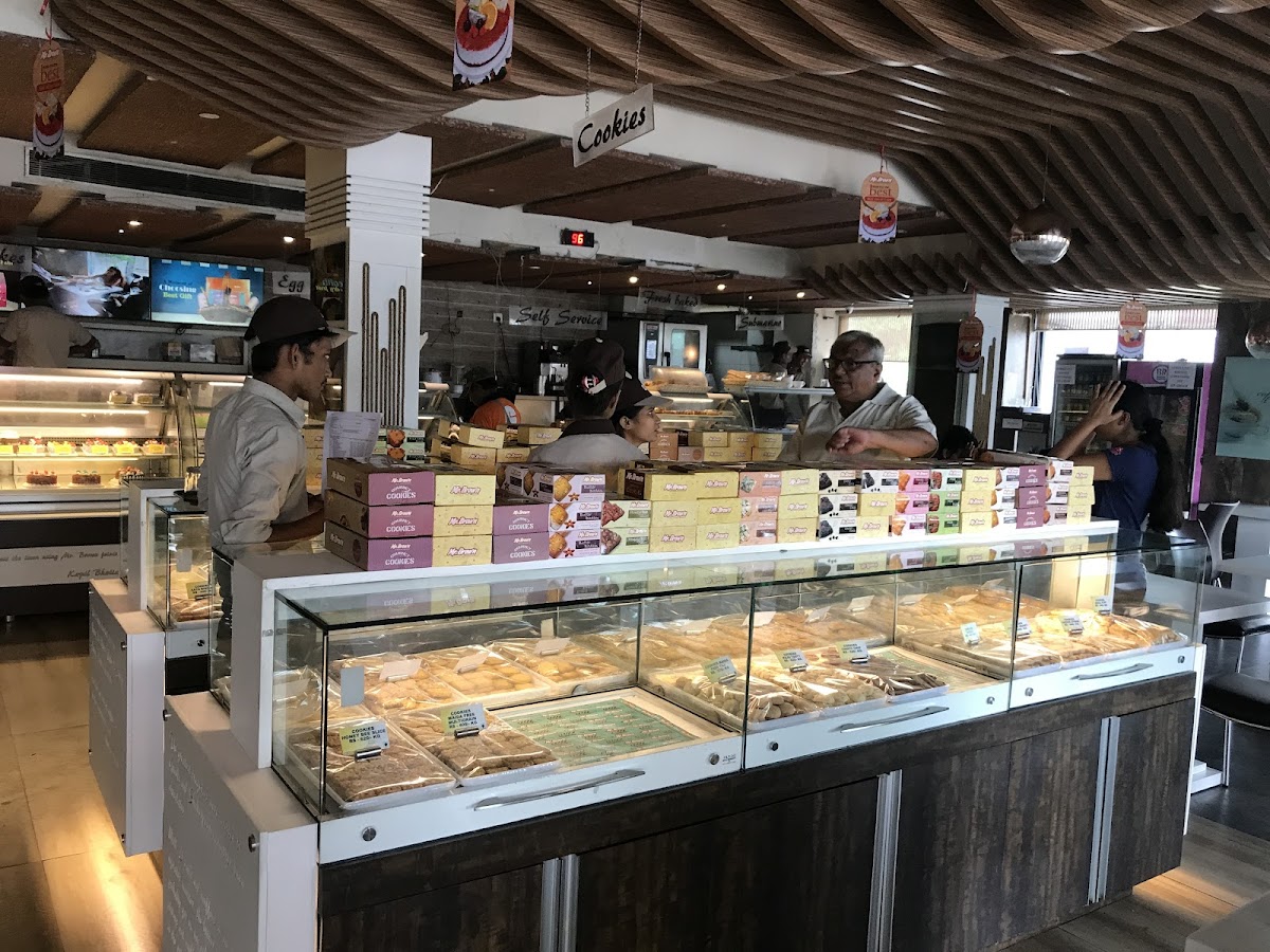 Mr. Brown Bakery (Magnum Plaza, Gomti Nagar) - Bakery in Gomti Nagar, 