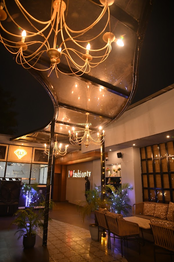 Fashion TV Diner - Bar in Hazratganj, 