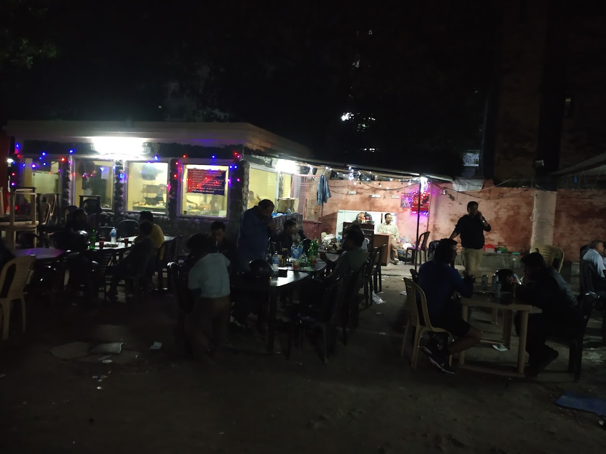 China Bazar Model Shop - Bar in Kaiser Bagh, 