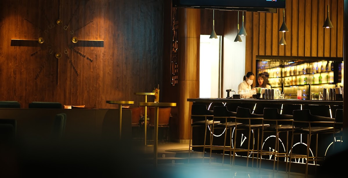Pendulum Bar - Bar in Golf City, 