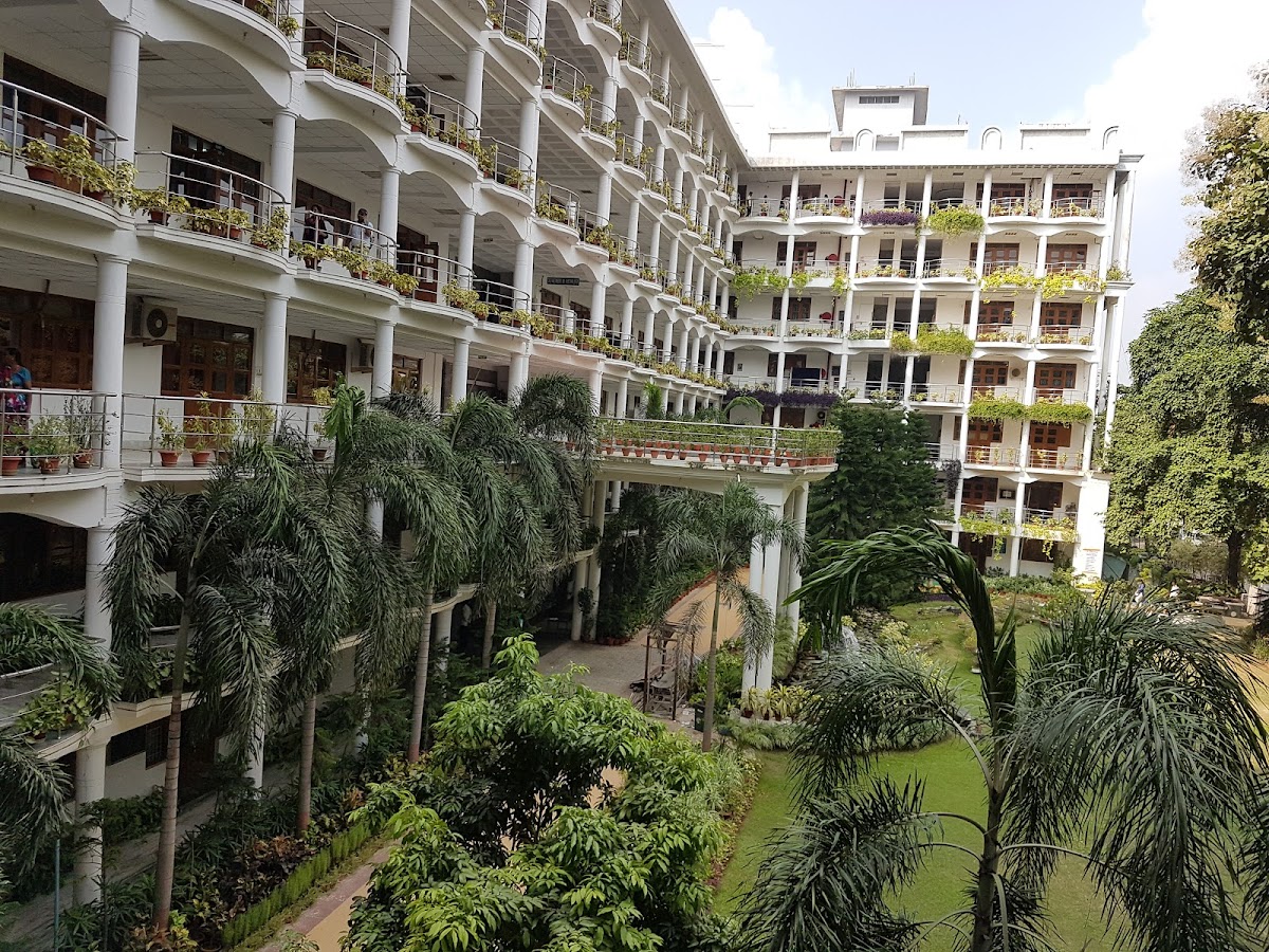 Era's Lucknow Medical College & Hospital - Hospital in Sarfarazganj, 