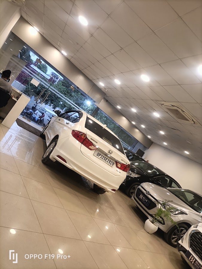 Beeaar Miles - Car Wash in Kaiser Bagh, 