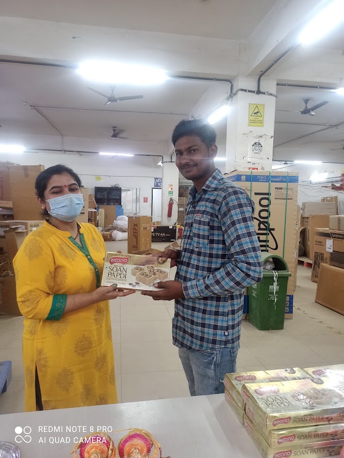 LKO U Amazon - Courier Service in Transport Nagar, 
