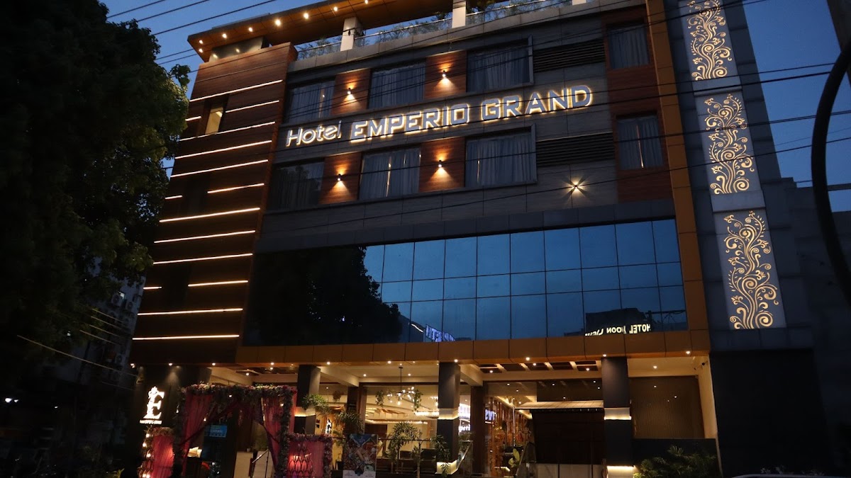 Hotel Landmark Awadh - Hotel in Sarojini Nagar, 