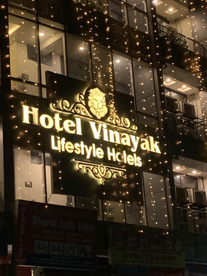 Hotel Vinayak Lifestyle Hotels - Hotel in Aminabad, 