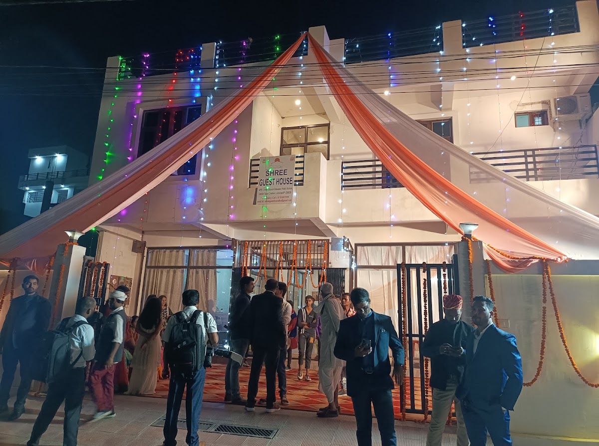 Shree Hotel - Hotel in Chinhat, 