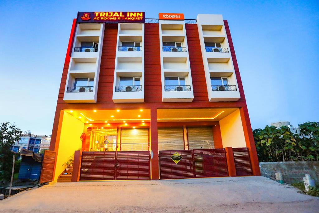 Trijal Inn - Hotel in Transport Nagar, 