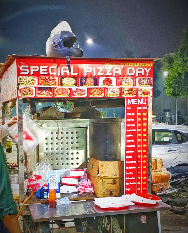 Special Pizza Day - Pizza in Daliganj, 