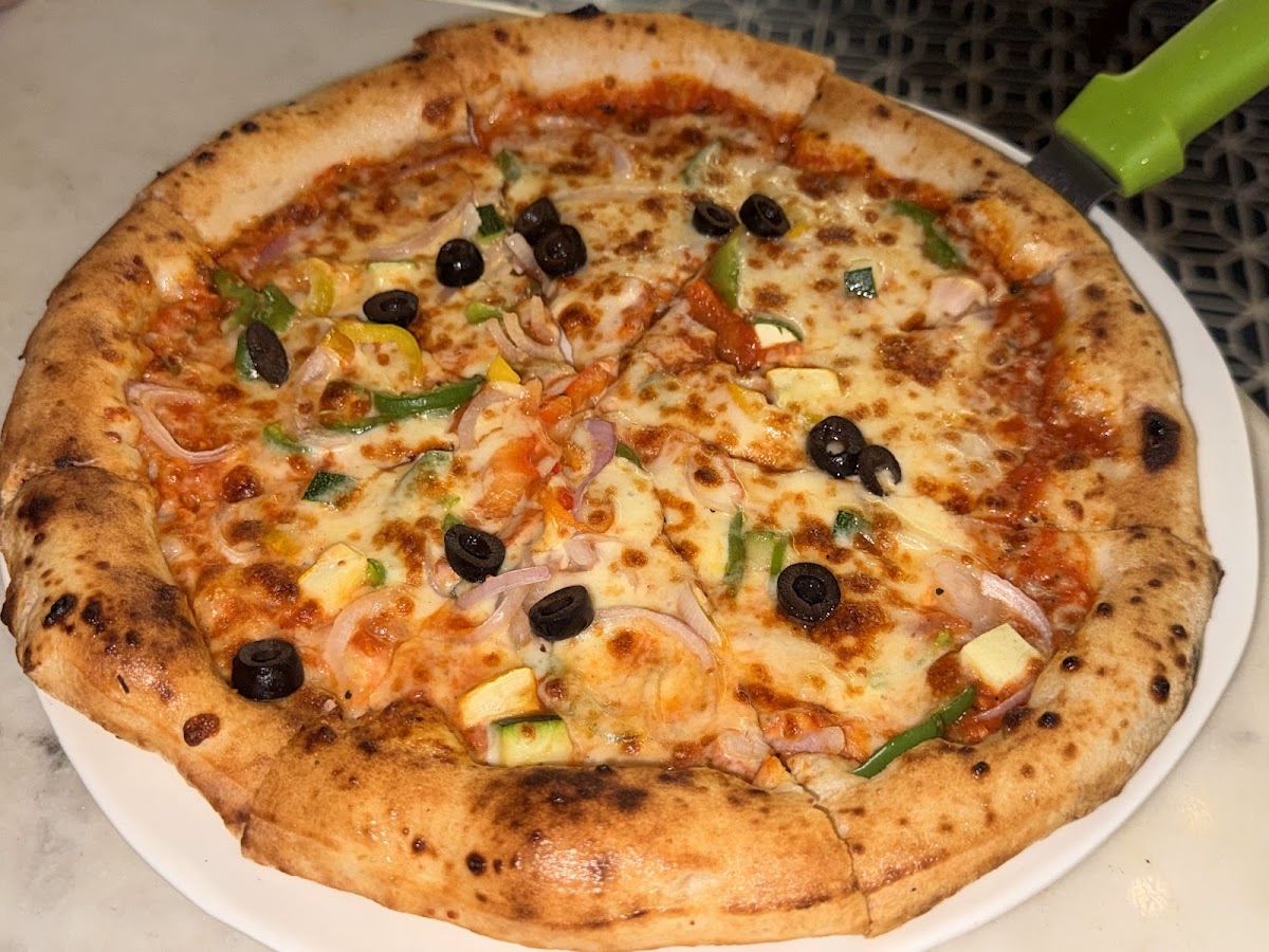 Vito's Pizzeria Restaurant and Cafe - Pizza in Hazratganj, 