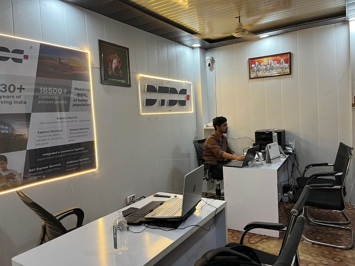 DTDC - IT Chauraha - Courier Service in Daliganj Crossing Rd, 
