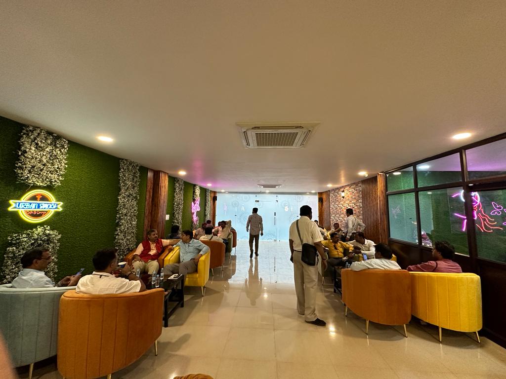 URBAN SMOKY CAFE & Finedine Restaurant - Cafe / Coffee Shop / Tea in Hazratganj, 