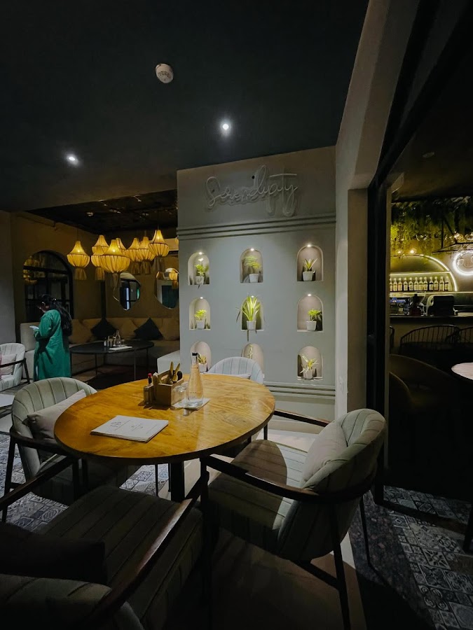 The Encasa Bistro Coffee Bar & Dine - Aliganj - Cafe / Coffee Shop / Tea in Aliganj, 
