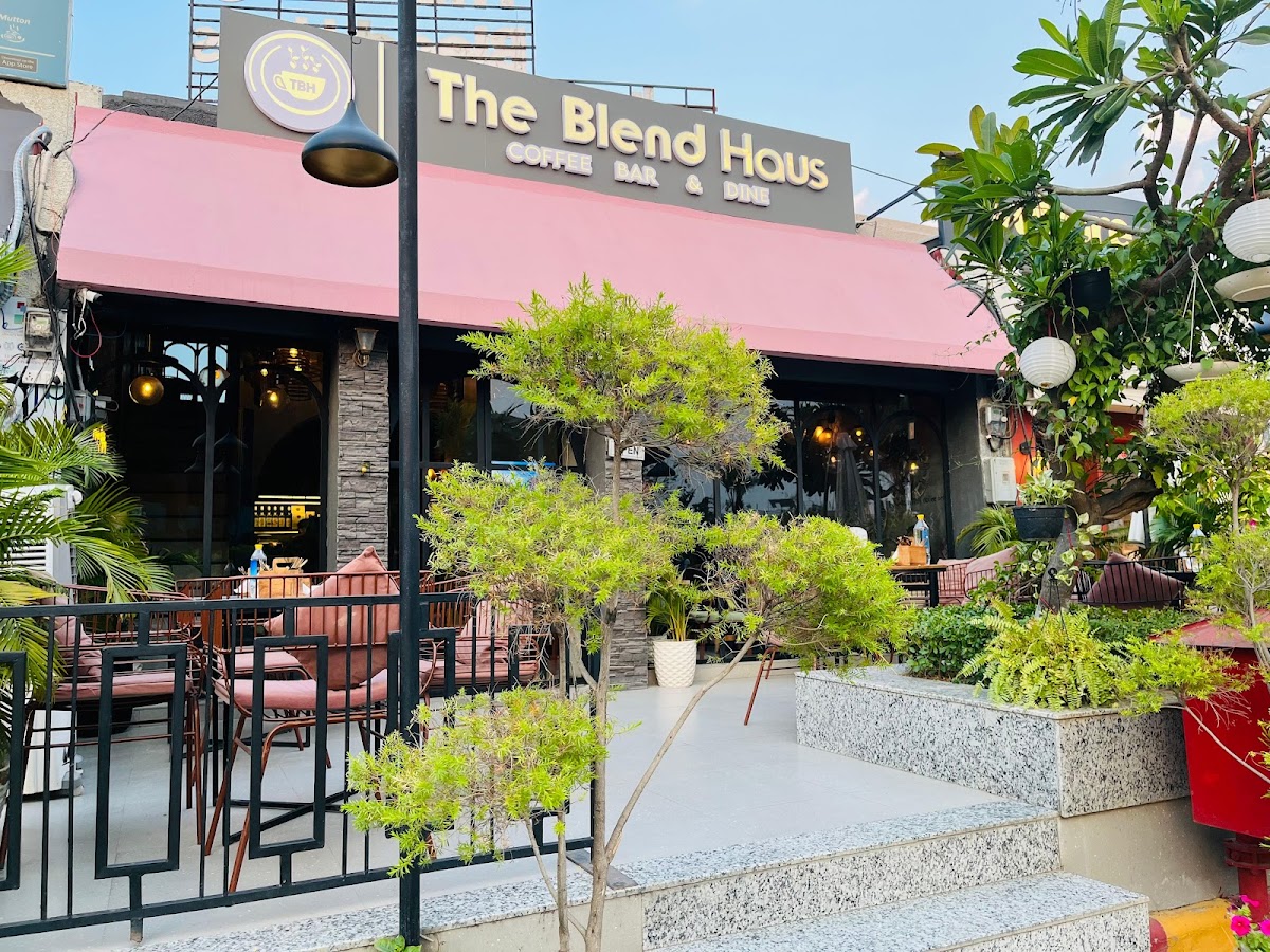 The Blend Haus Coffee Bar & Dine - Gomti Nagar - Cafe / Coffee Shop / Tea in Gomti Nagar, 