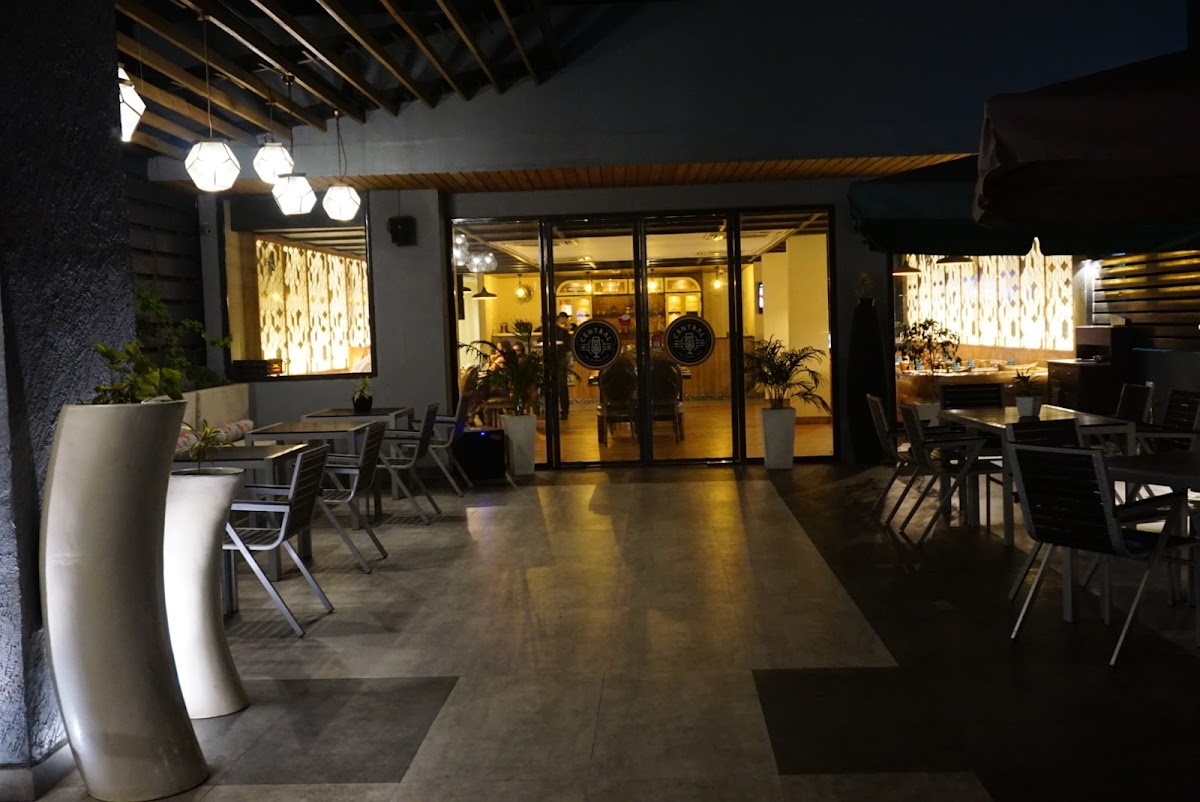 Central,the lounge cafe - Cafe / Coffee Shop / Tea in Naka Hindola, 