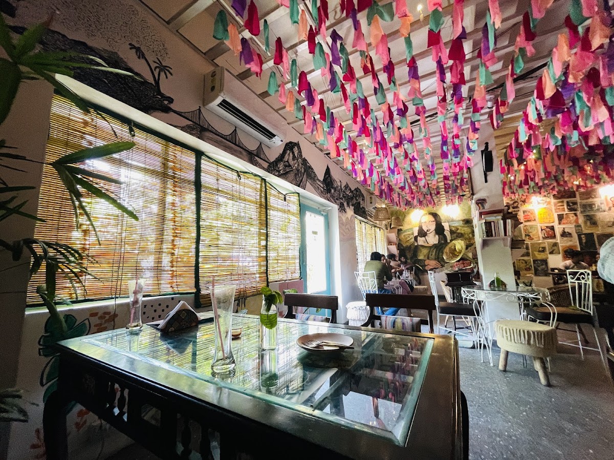 Cafe 1991 - Cafe / Coffee Shop / Tea in Gomti Nagar, 