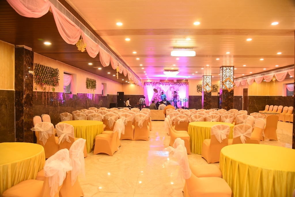 Niralaz Four Seasons Banquet - Banquet Hall in Sarojini Nagar, 