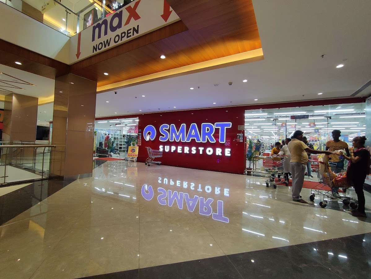 Reliance Smart Bazaar - Grocery / Kirana Store in Alambagh, 