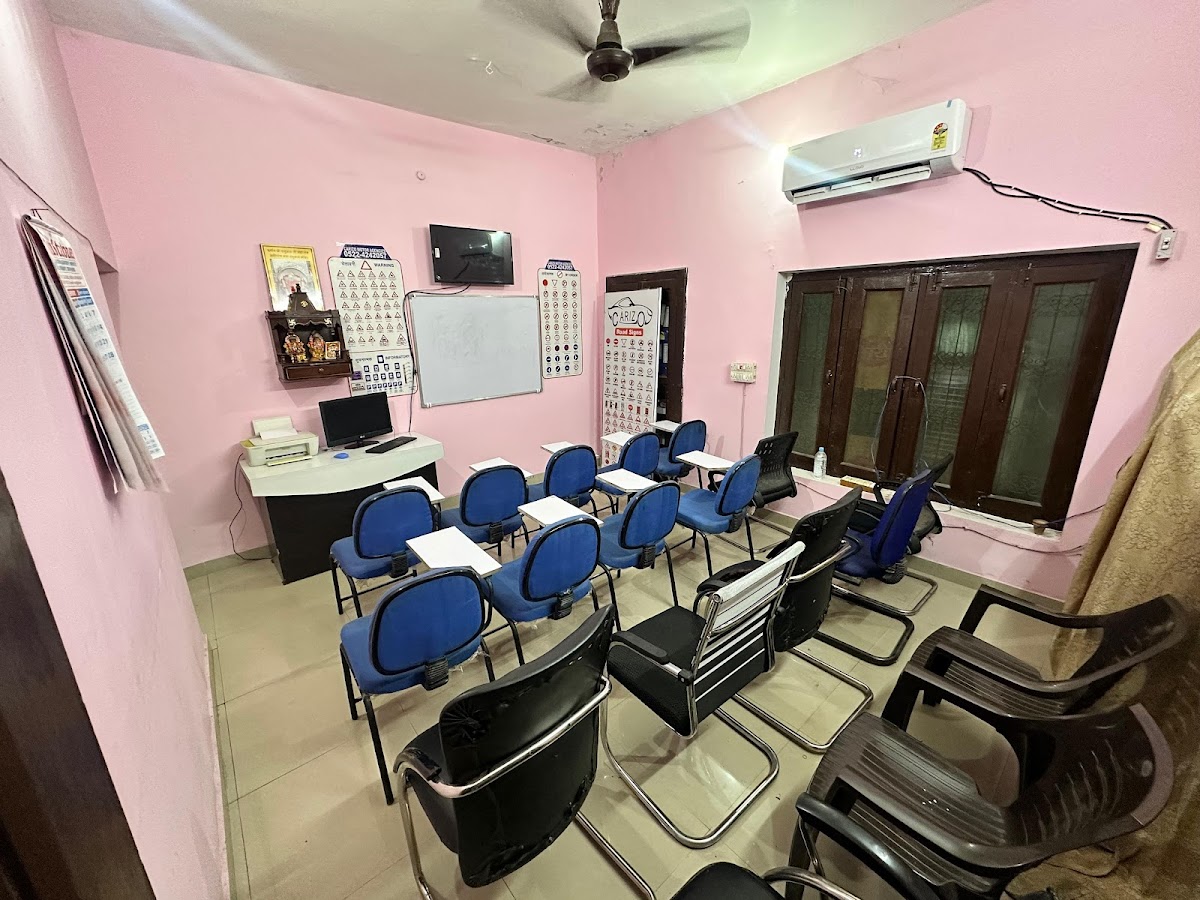 Maruti Trained Trainers - Driving School in Kapoorthala, 