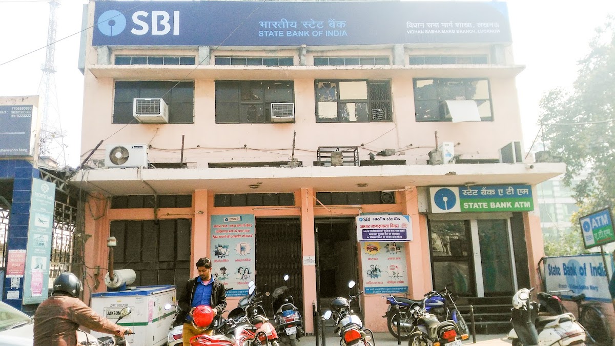 SBI Branch Hussainganj - Bank in Lalbagh, 