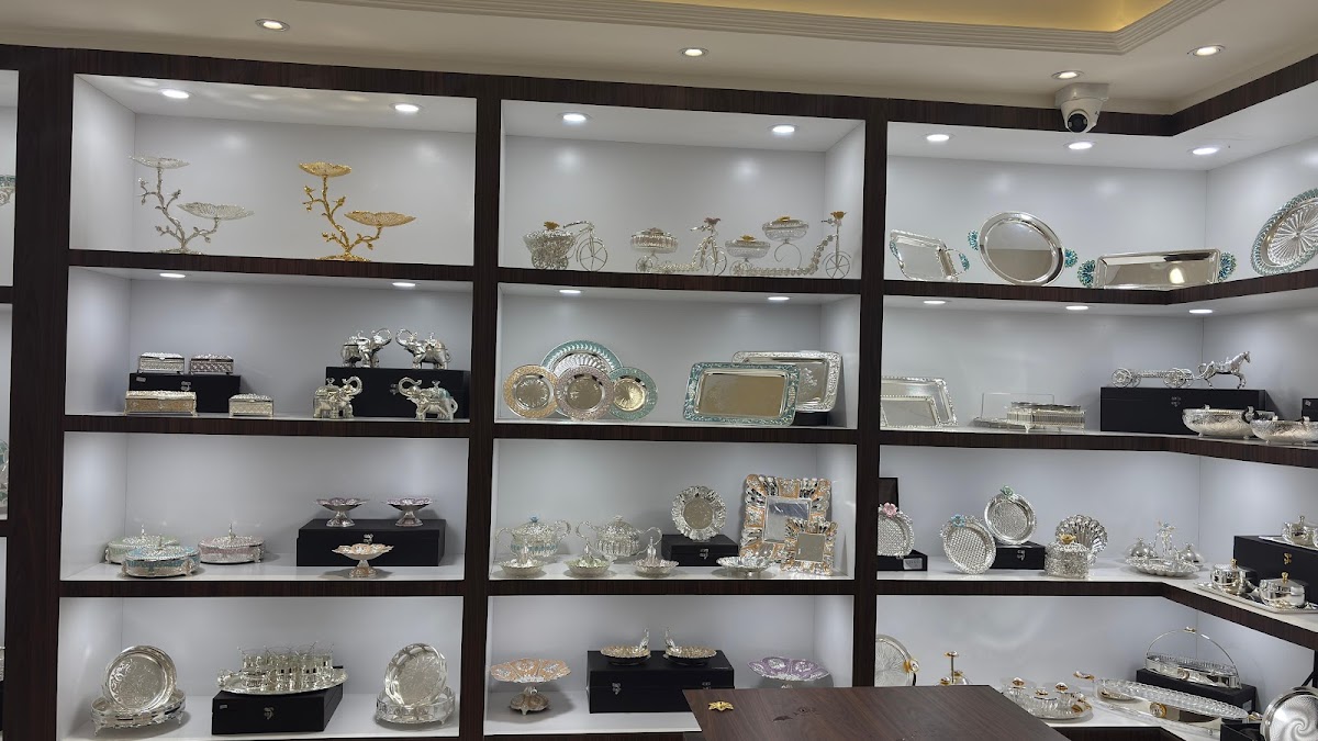 Momentz Lucknow Store - Gift Shop in Gomti Nagar, 