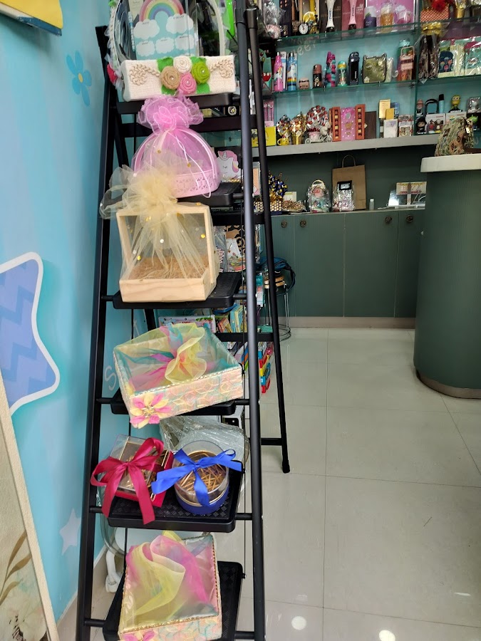 Gifting Square - Gift Shop in Mahanagar, 