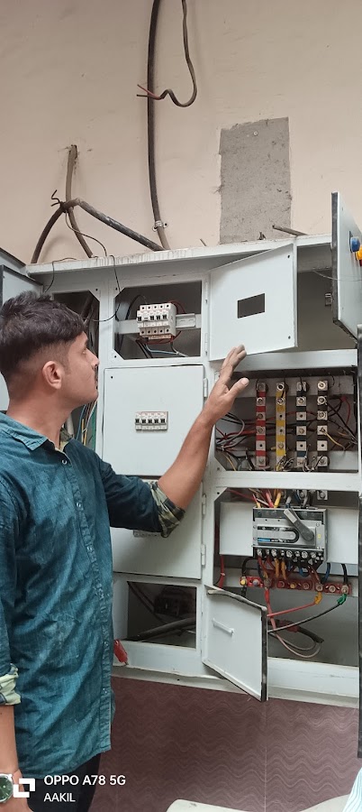 Aakil Electrician - Electrician in Krishna Nagar, 