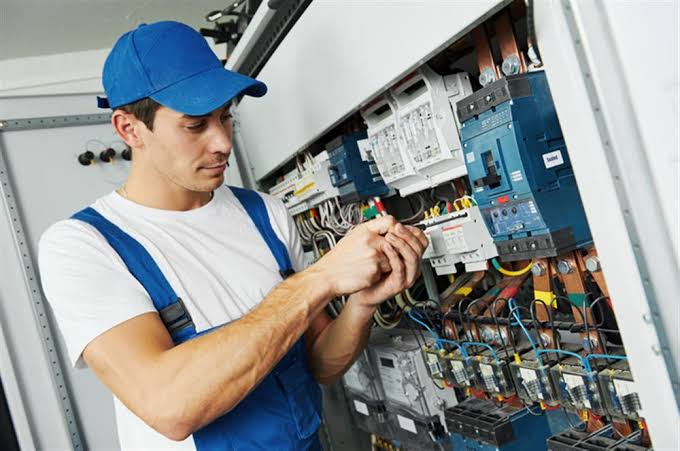 Max Aircool Service Electrician - Electrician in Gomti Nagar, 