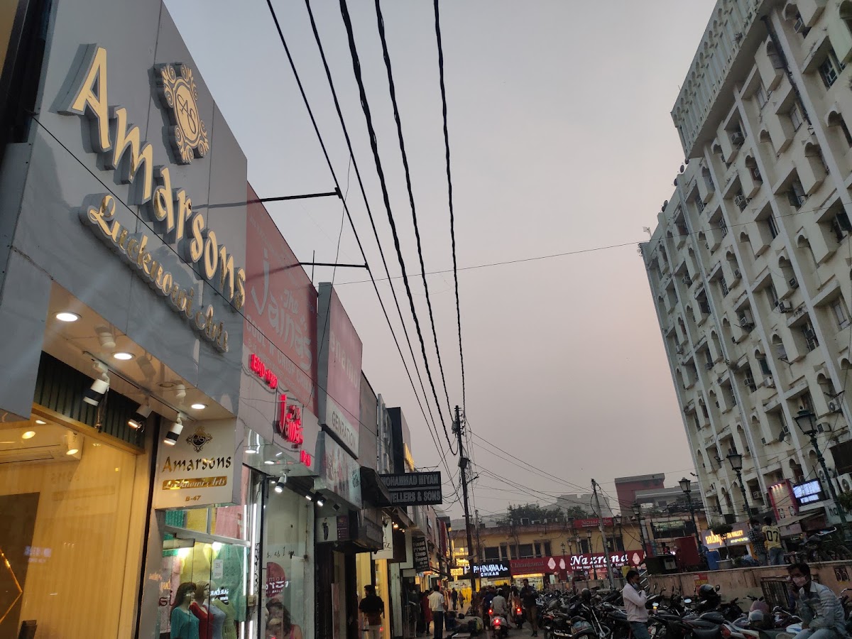Amar Palace Chikan - Clothing Store in Hazratganj, 