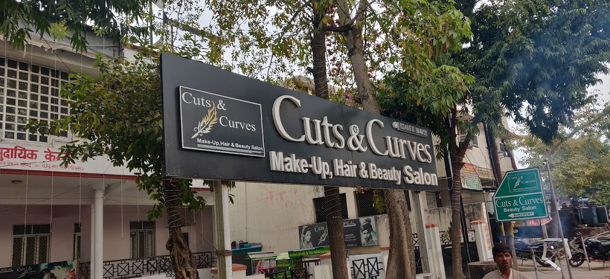 Cuts and Curves - Salson in Rajendra Nagar, 