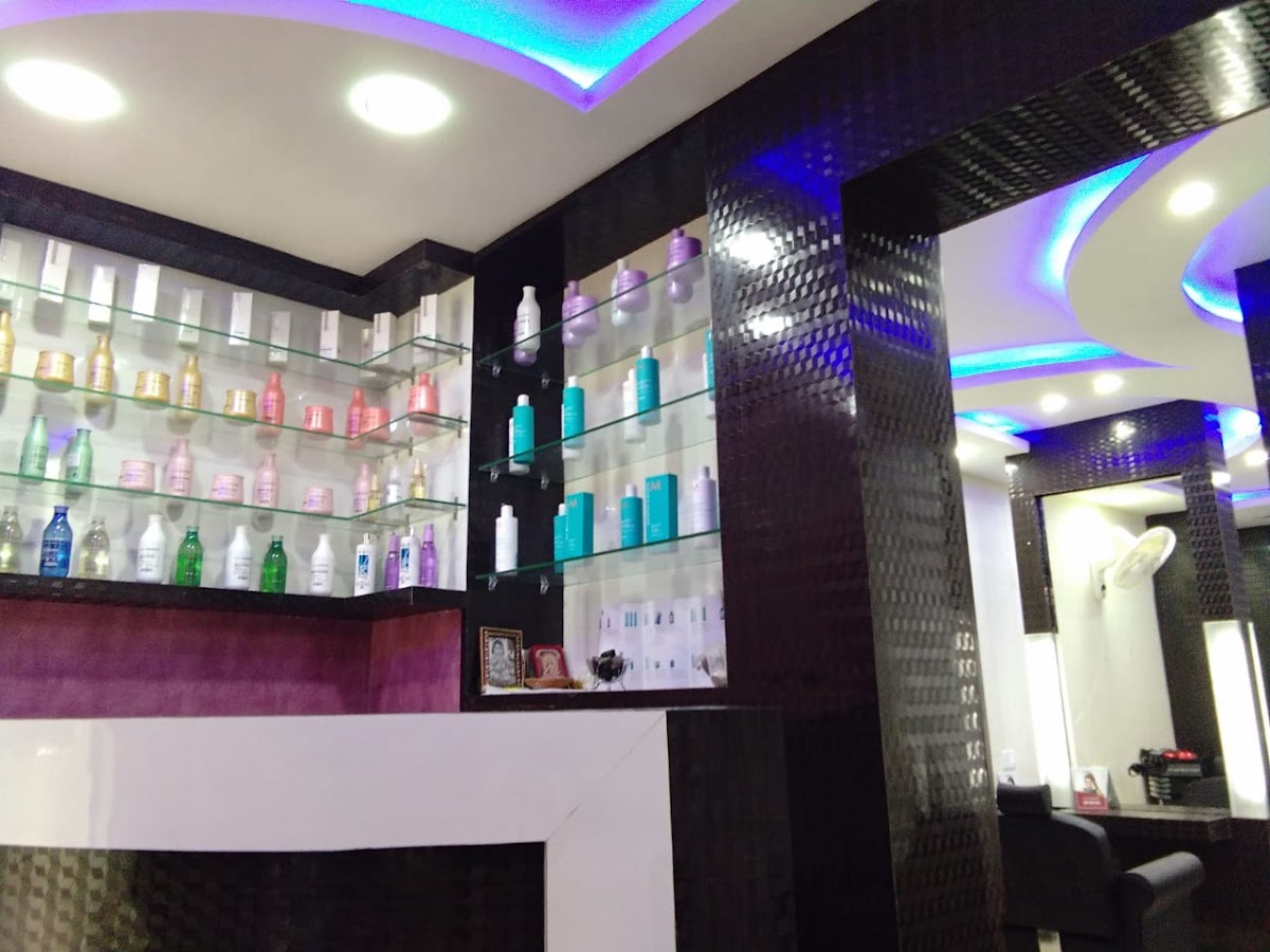 LS GLAM Hair & Make Up Lounge - Salson in Hazratganj, 