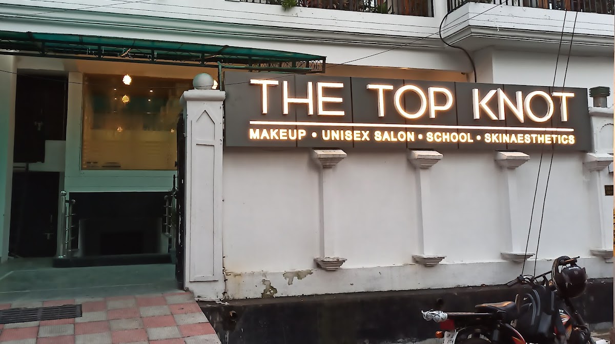 The Top Knot - Salson in Gomti Nagar, 