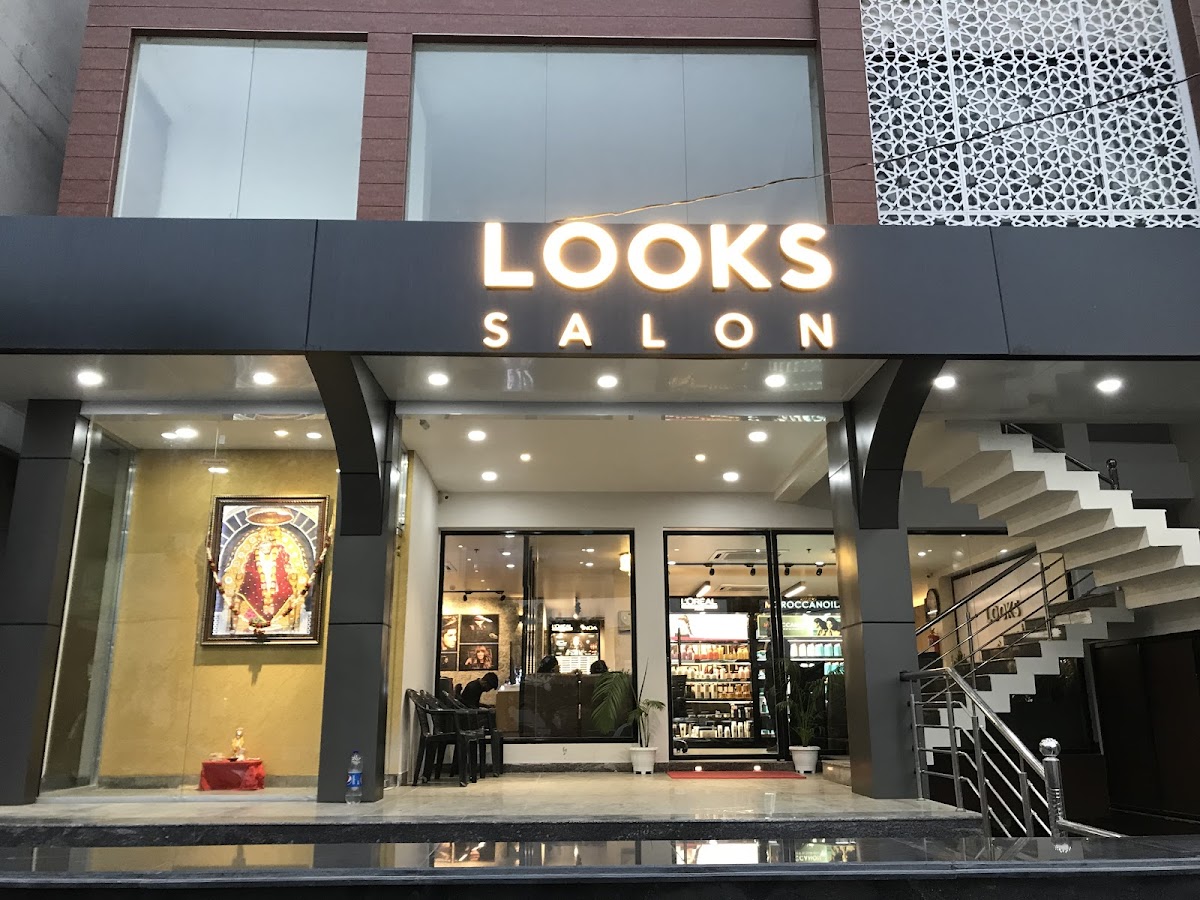 Looks Salon - Salson in Gomti Nagar, 