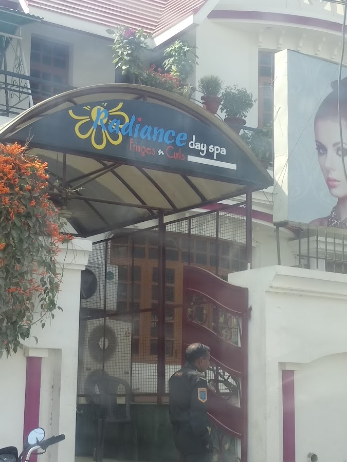 Radiance Fringes & Curls - Salon in Gomti Nagar, 