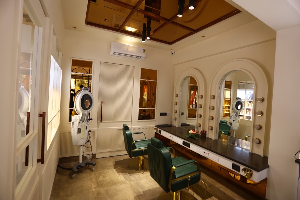 Looks Salon - Salon in Gomti Nagar, 