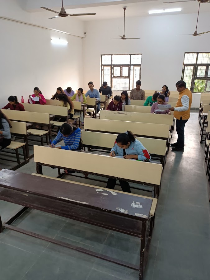 University of Lucknow - Education in Hasanganj, 