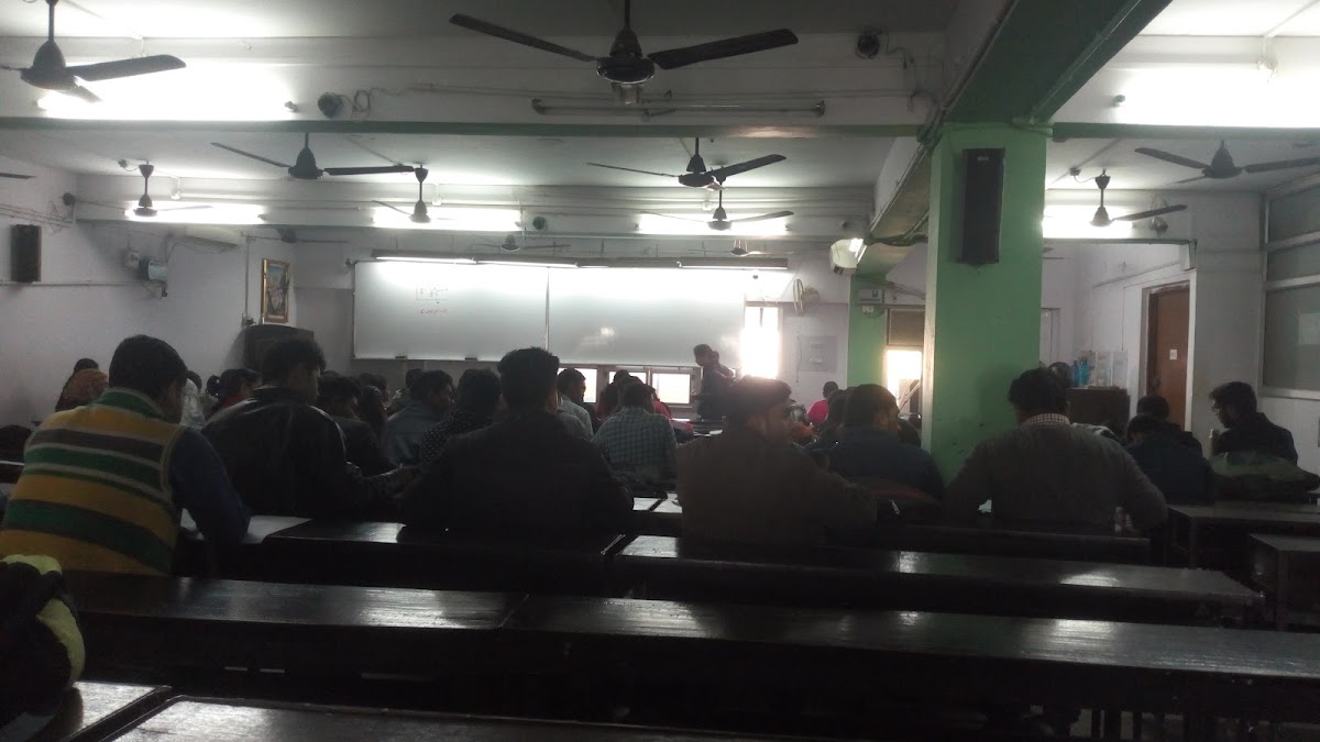 SV Physics - Education in Hazratganj, 