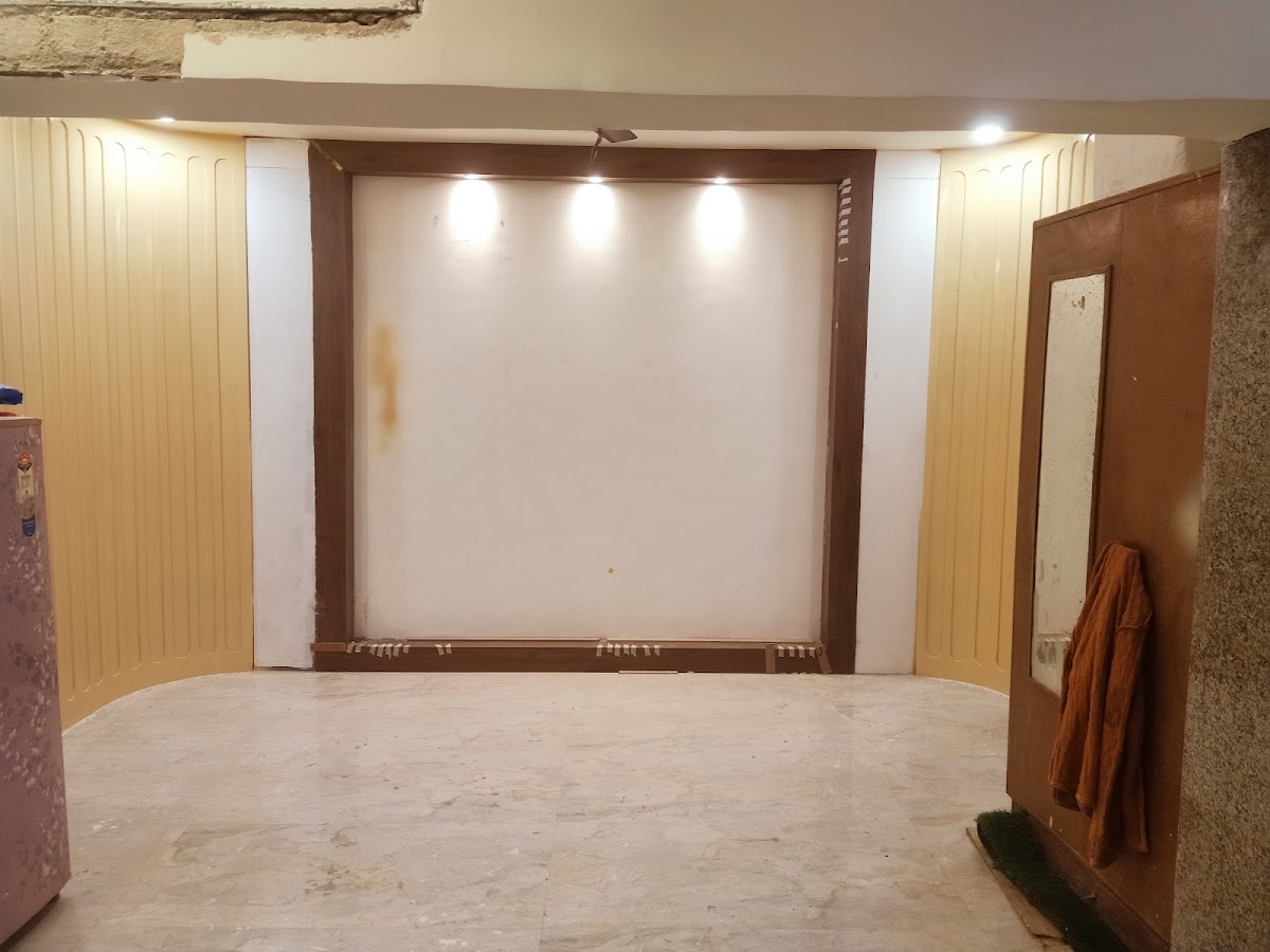 Sonu Thakur - Painter in Aliganj, 