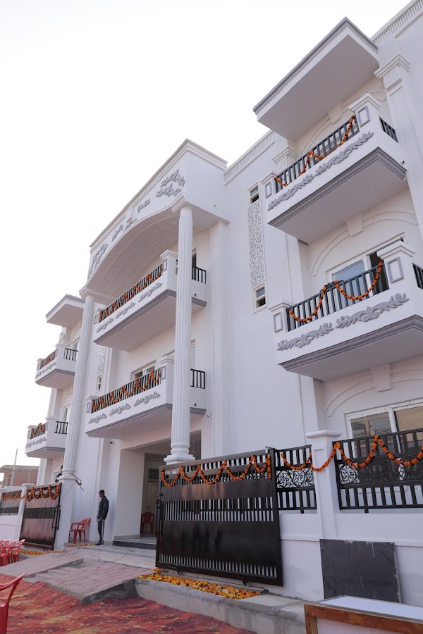 Swati Palace Premium Girls Hostel and PG - PG / Hostels in Gomti Nagar, 