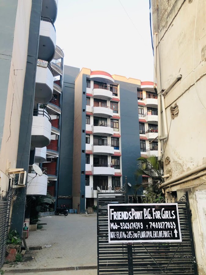 Friends Hostel - PG / Hostels in Chinhat, 