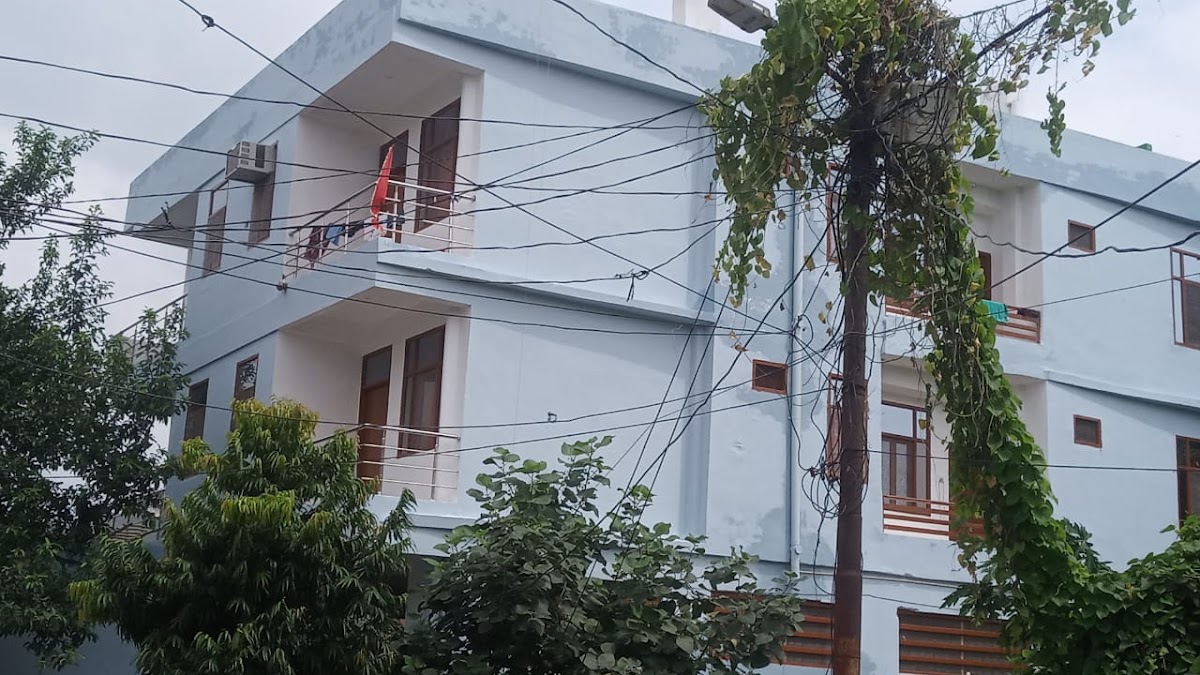 Adore PG & Hostel For Boys - PG / Hostels in Nirala Nagar, 