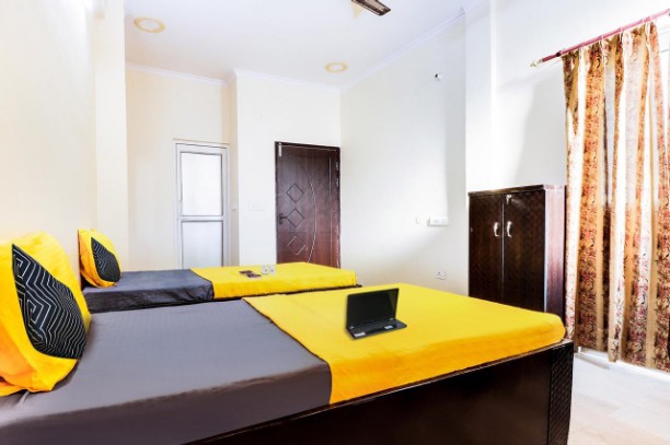 Scholar's Girls PG - PG / Hostels in Jiamau, 